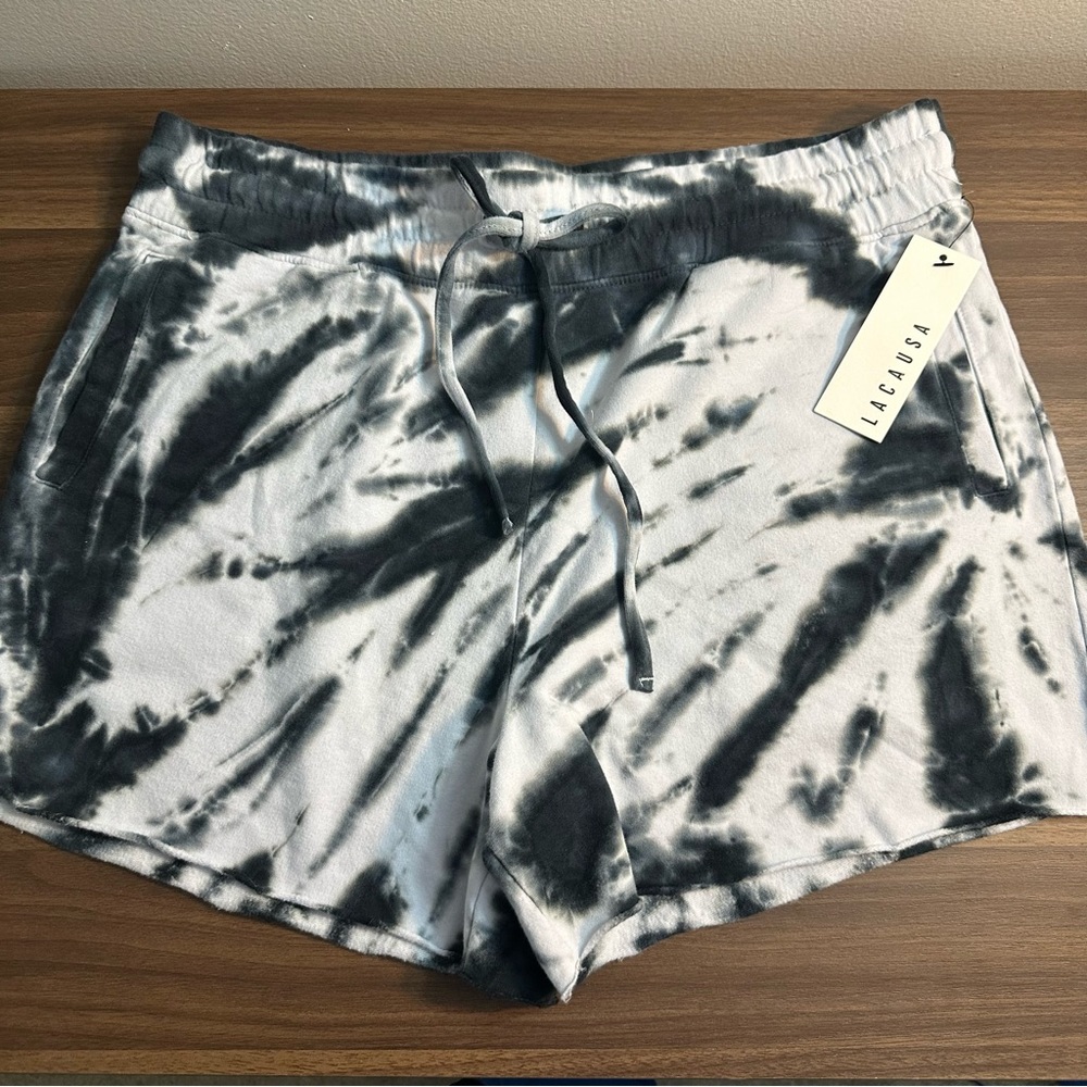 Size Medium NWT LACAUSA sweat shorts Anthro